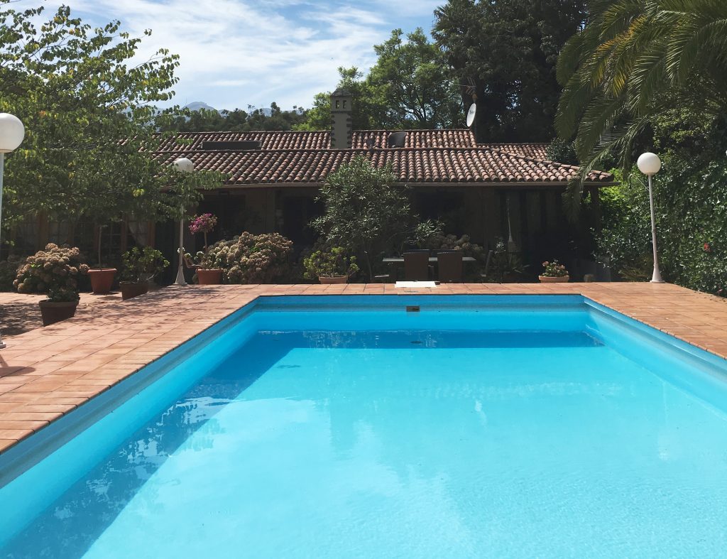 This image has an empty alt attribute; its file name is pool_001-1024x787.jpg